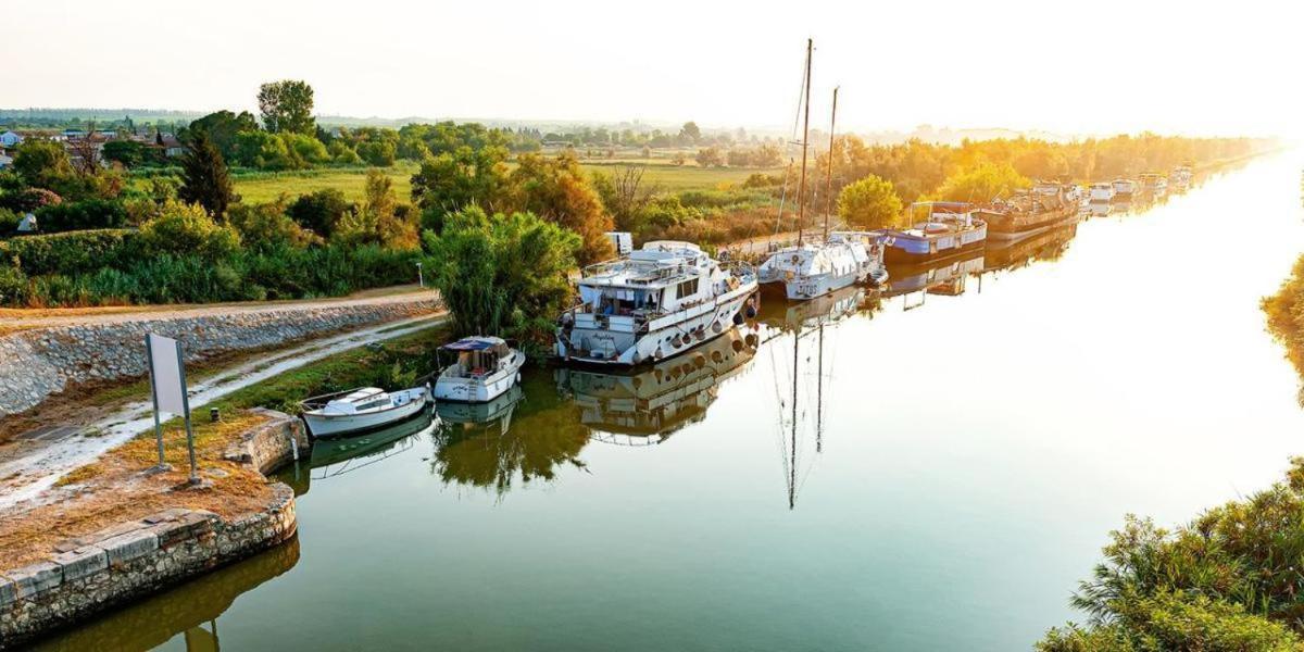 Bord Du Canal Du Rhone A Sete Sur "Cesar" Vauvert Eksteriør bilde